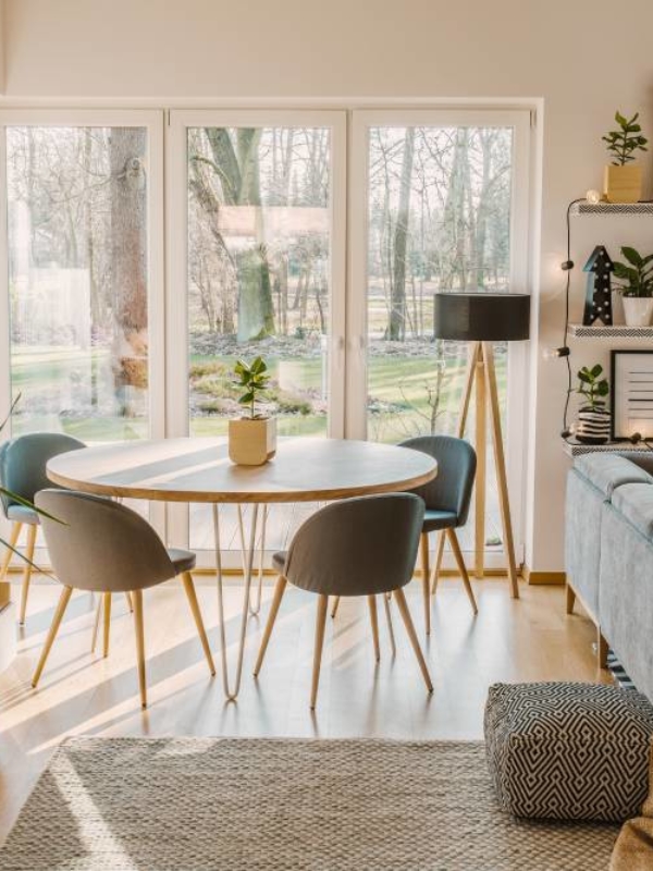 Nowoczesne pufy w salonie – jak wybrać wygodny puf dla siebie