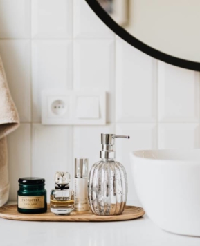 Jak urządzić niewielką łazienkę? Pomysły na odrobinę luksusu podczas kąpieli