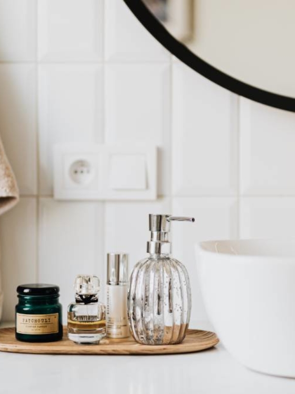 Jak urządzić niewielką łazienkę? Pomysły na odrobinę luksusu podczas kąpieli