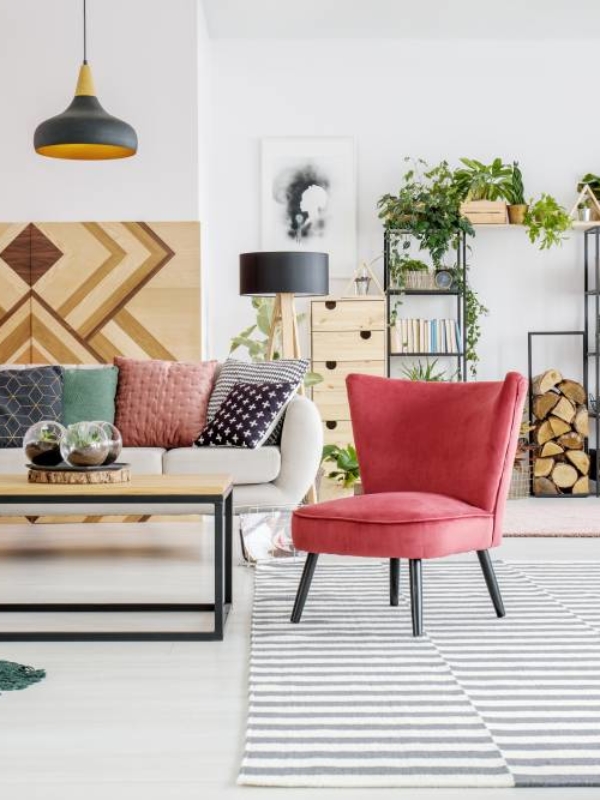 Pudrowy róż we wnętrzach – kolor, który wycisza i koi