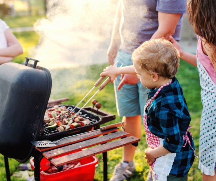 Kącik grillowy w ogrodzie – jak go urządzić