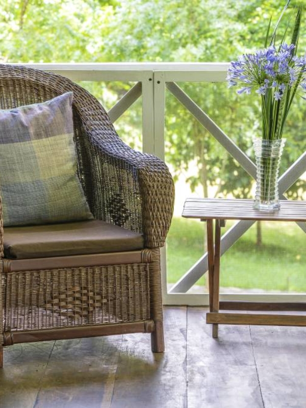 Najlepsze fotele ogrodowe na balkon i na taras ‒ bądź królową w swoim ogrodzie